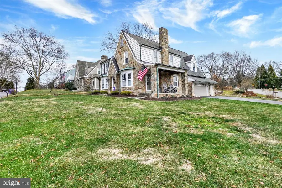 300 Pine Hill Ln, York, PA 17403 - Image #2