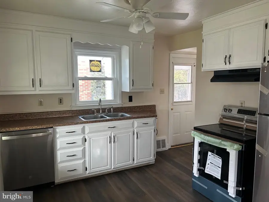 2527 N George St, York, PA 17406 - Image #2