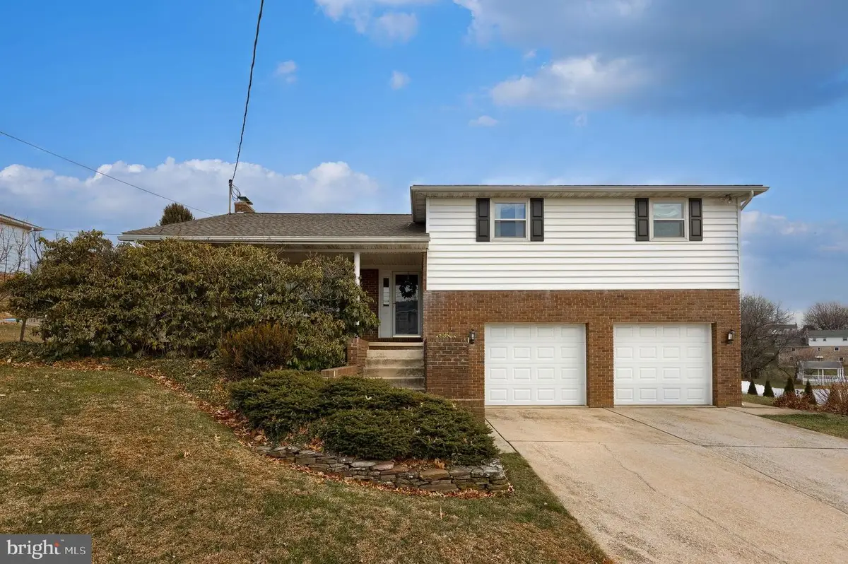3161 Starlight Dr, York, PA 17402 - Image #1