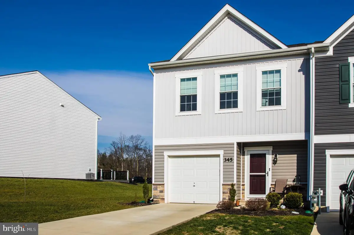 345 Maple Run Dr, York, PA 17404 - Image #1