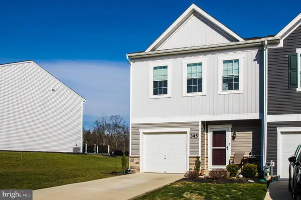 345 Maple Run Dr, YORK, PA 17404