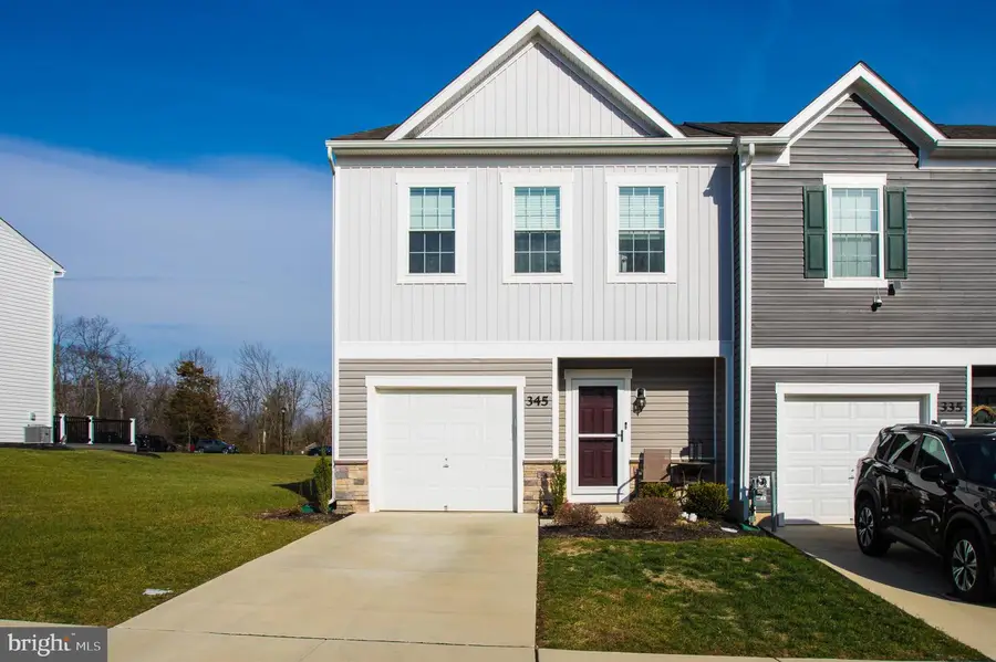 345 Maple Run Dr, York, PA 17404 - Image #2