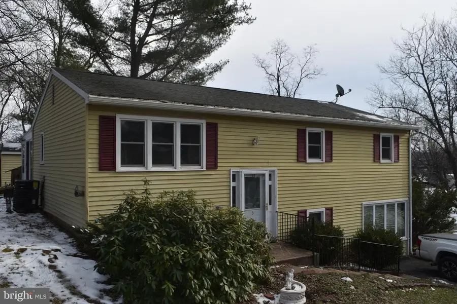 5 Locust Cir, Etters, PA 17319 - Image #2