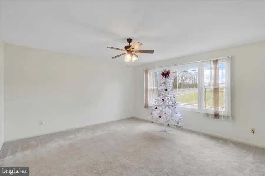 11 Dogwood Ln, Manchester, PA 17345 - Image #3