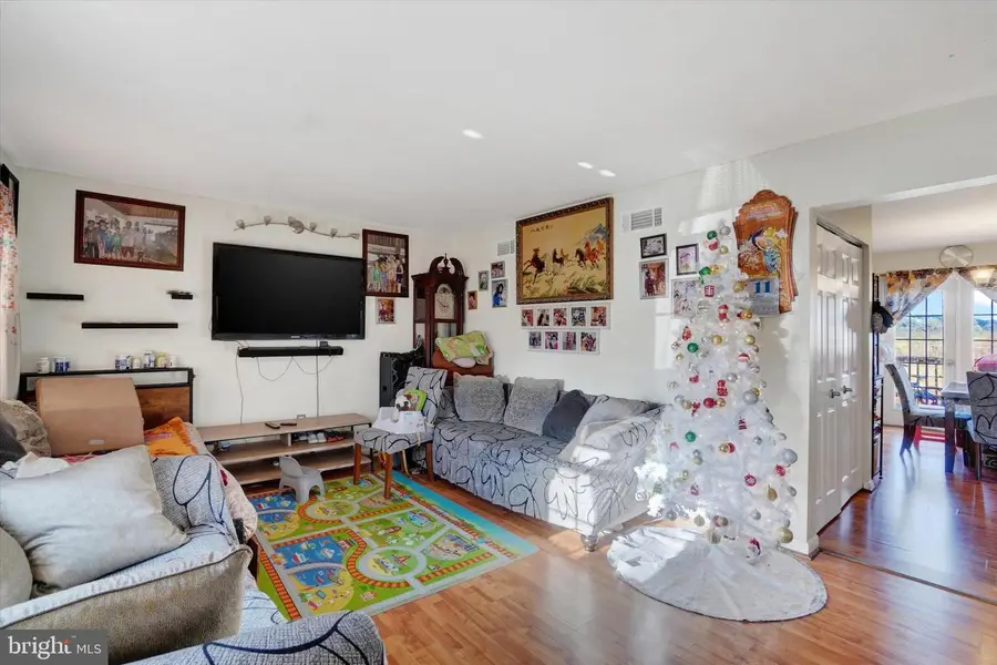 2455 Woodmont Dr, York, PA 17404 - Image #2