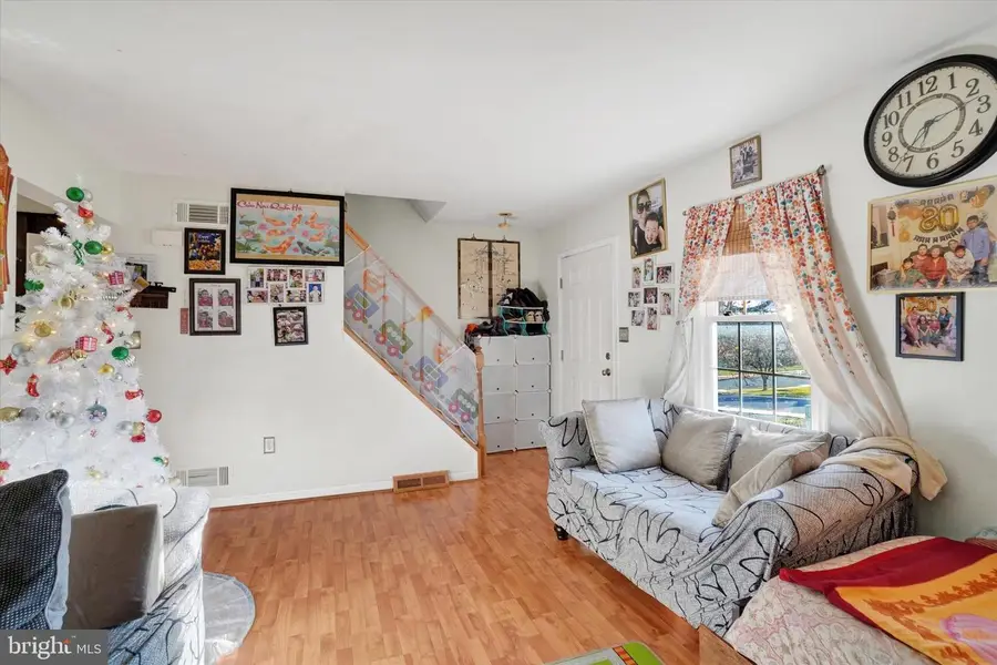 2455 Woodmont Dr, York, PA 17404 - Image #3