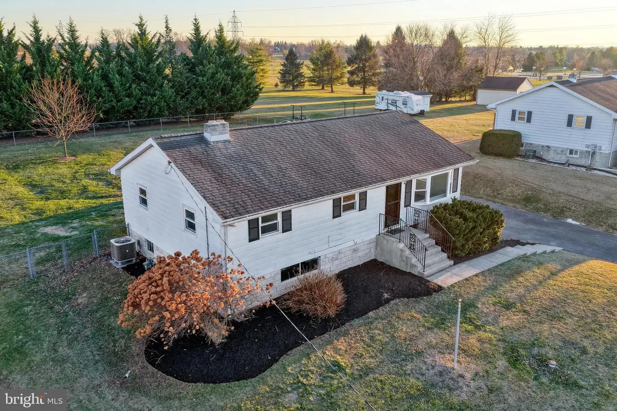 946 Church Rd, York, PA 17404 - Image #1