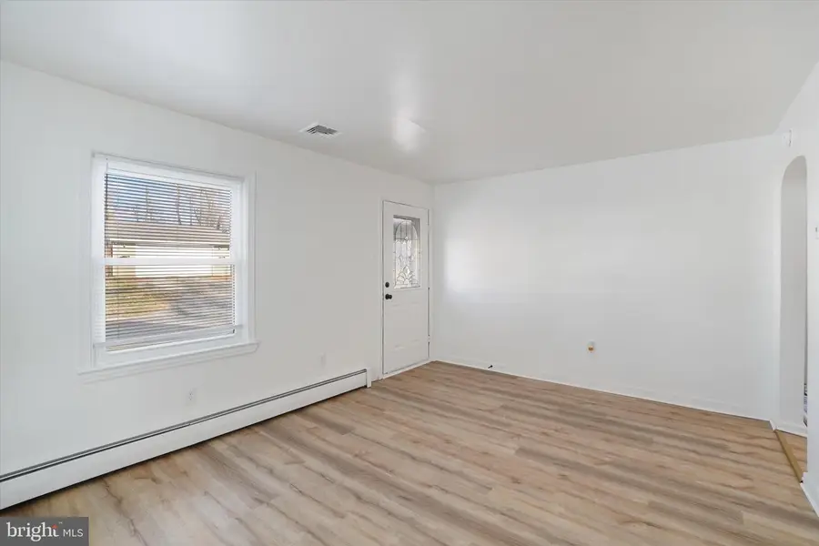 1116 W College Ave, York, PA 17404 - Image #2