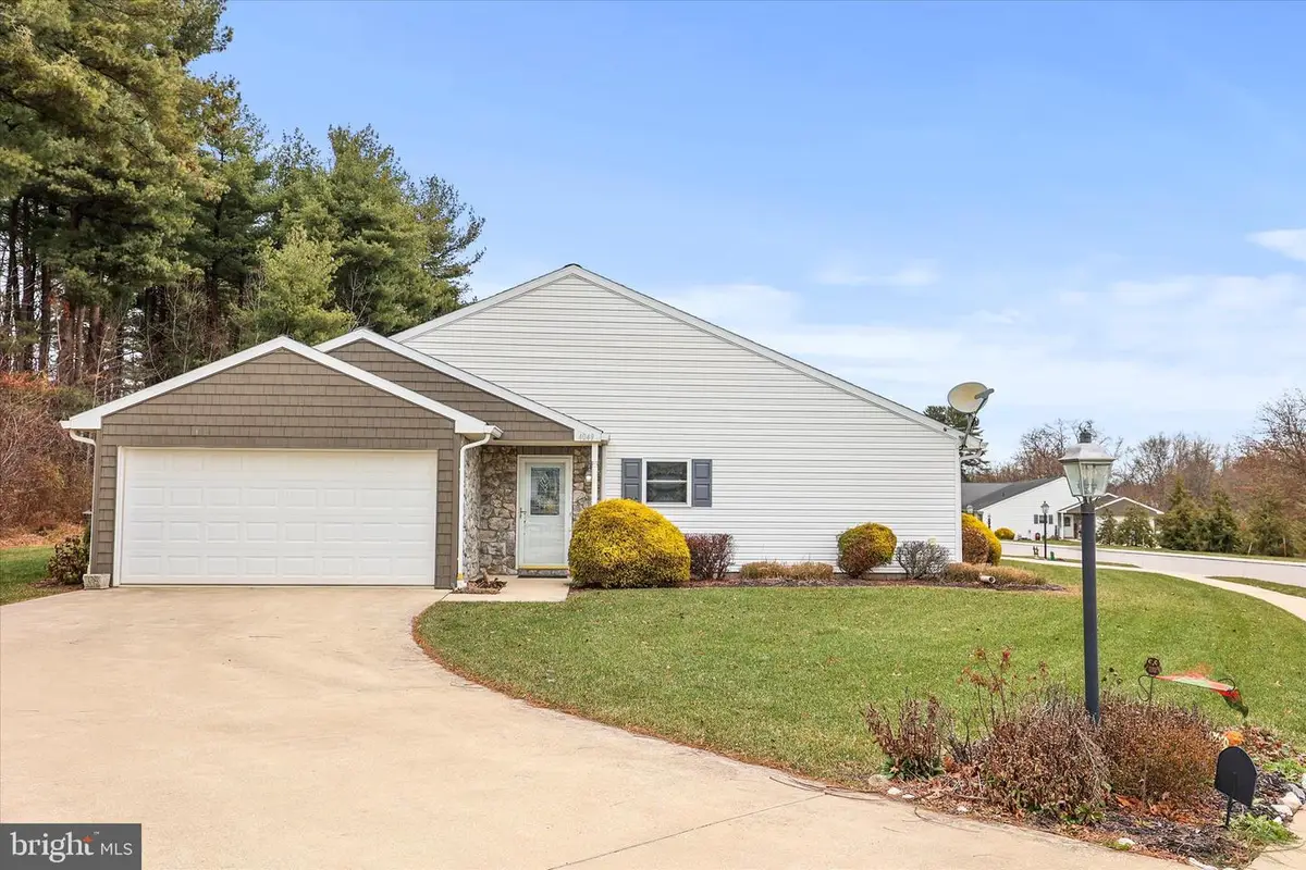 4049 Clair Mar Dr #13, Dover, PA 17315 - Image #1