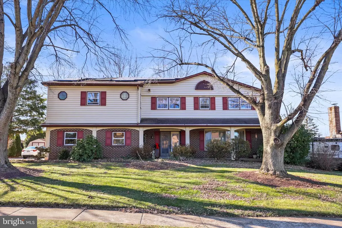 930 Hickory Hill Ln, York, PA 17402 - Image #1