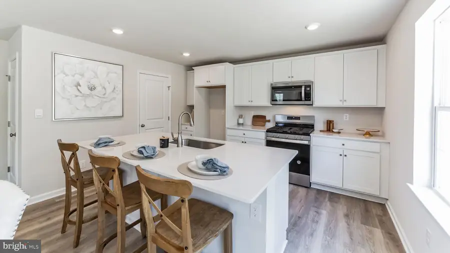 305 Grantway Dr, York, PA 17404 - Image #2