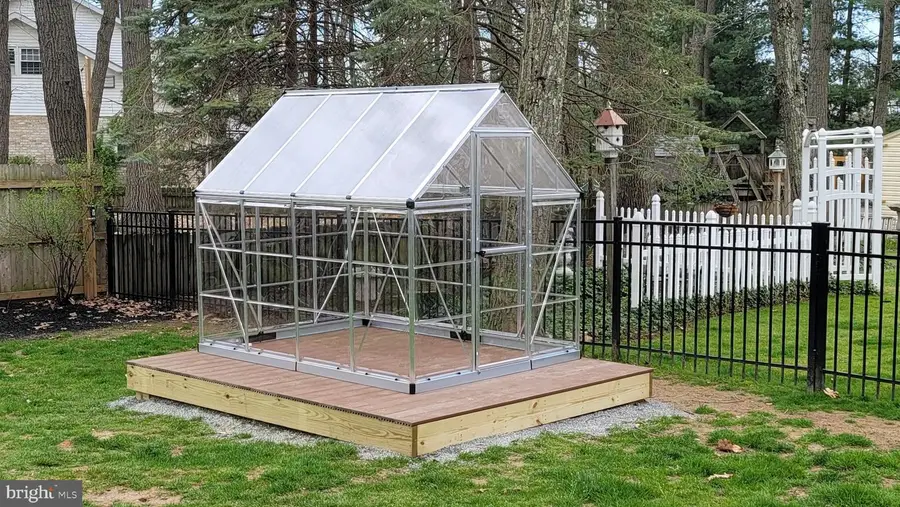 15 Sheridan Dr, Hanover, PA 17331 - Image #2