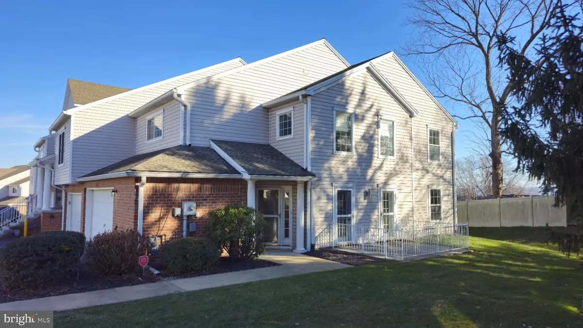 2301 E Slater Hill Ln E #48, York, PA 17406 - Image #1