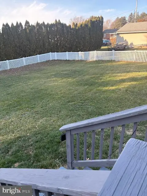 2144 Pleasant View Dr, York, PA 17406 - Image #2