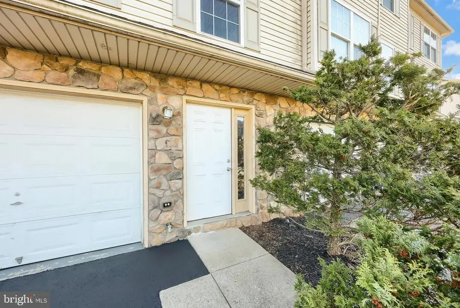 440 Fisher Dr, York, PA 17404 - #2