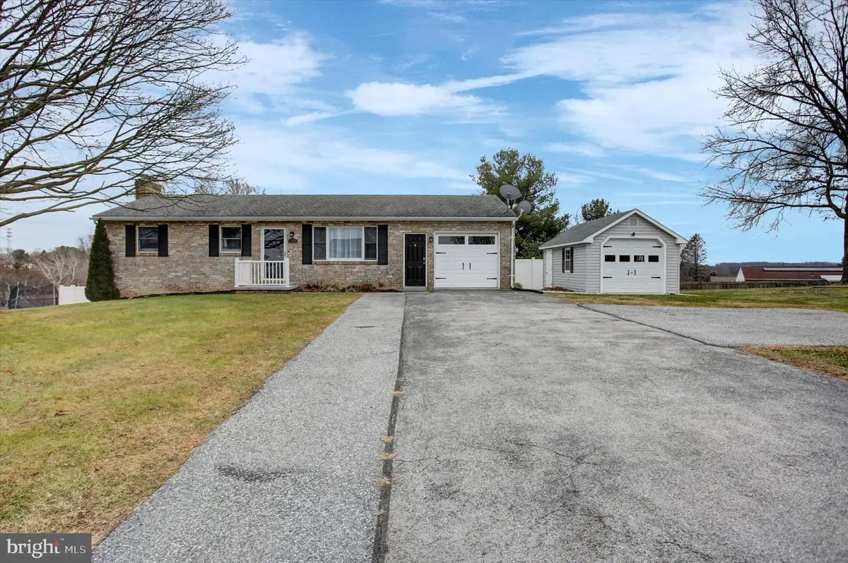 45 Lee Ann Ct, Hanover, PA 17331 - Image #1