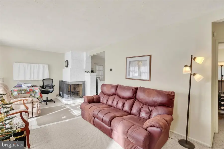 827 Fireside Rd, York, PA 17404 - Image #3