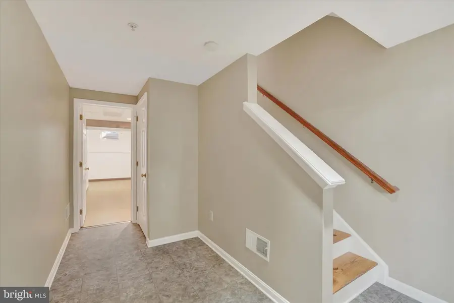 210 Fisher Dr, York, PA 17404 - Image #3