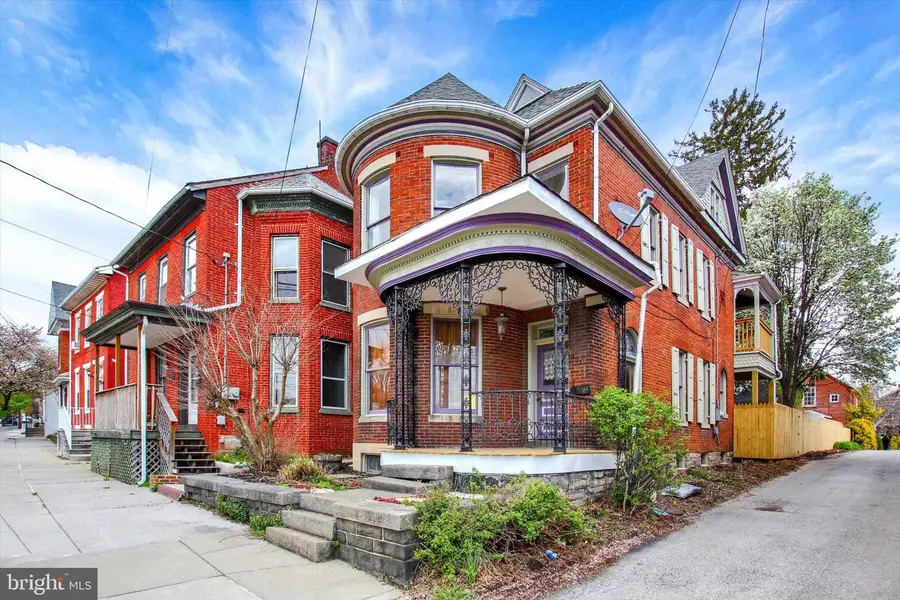 407 Carlisle St, Hanover, PA 17331 - #2