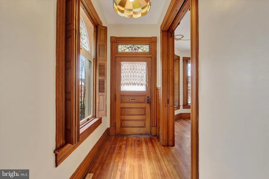 407 Carlisle St, Hanover, PA 17331 - #3