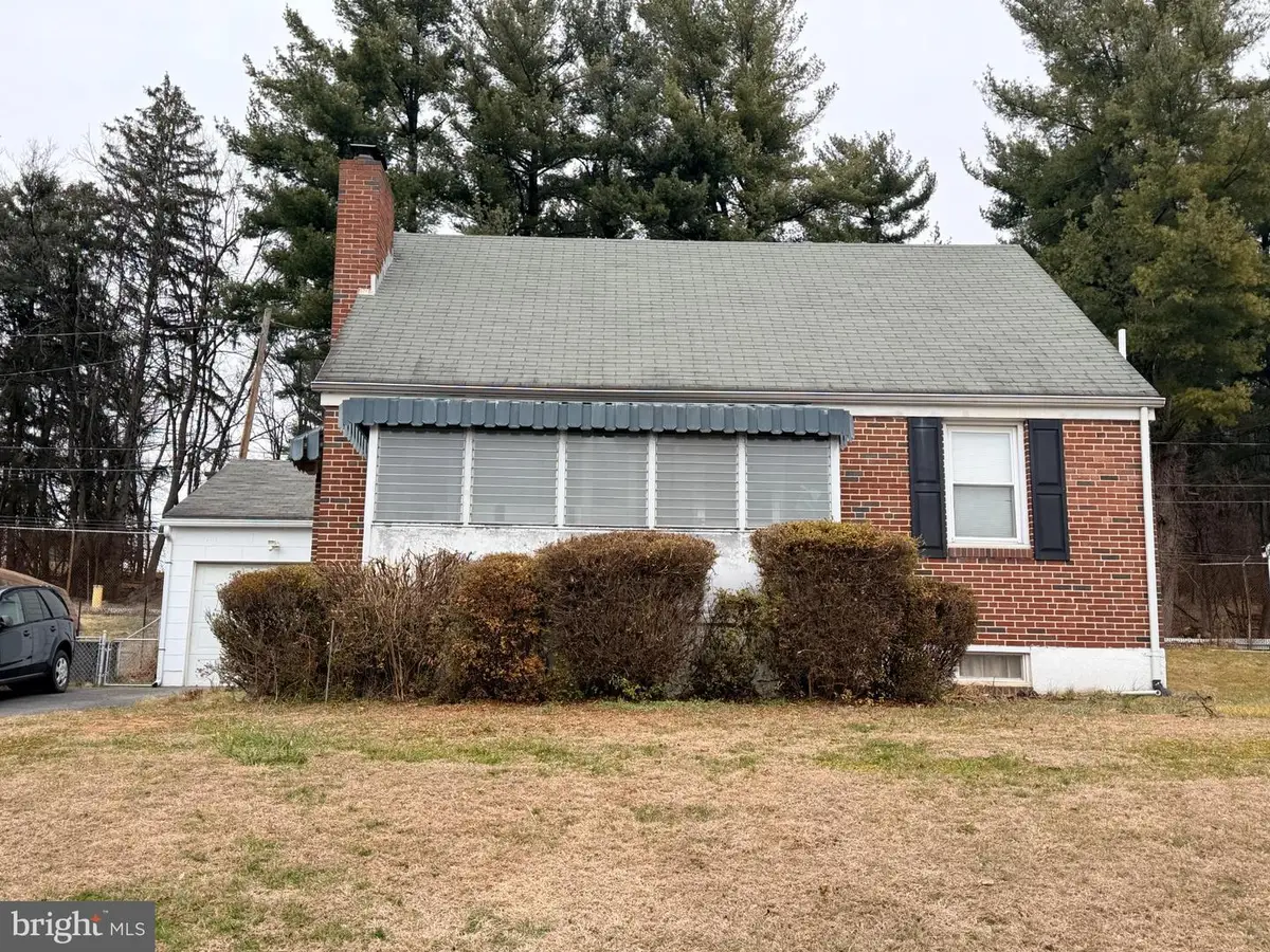 1339 Canterbury Ln, York, PA 17406 - Image #1