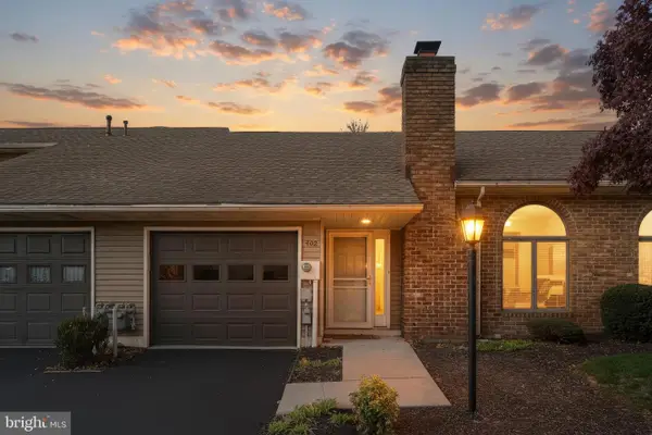 402 Deerfield Dr #402, HANOVER, PA 17331