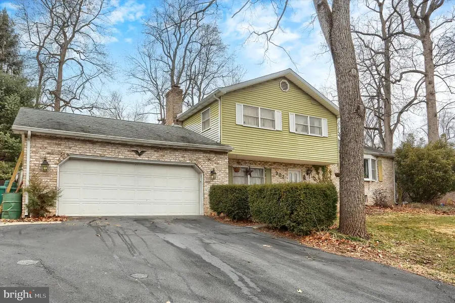 302 Robin Hood Rd, Dillsburg, PA 17019 - #3