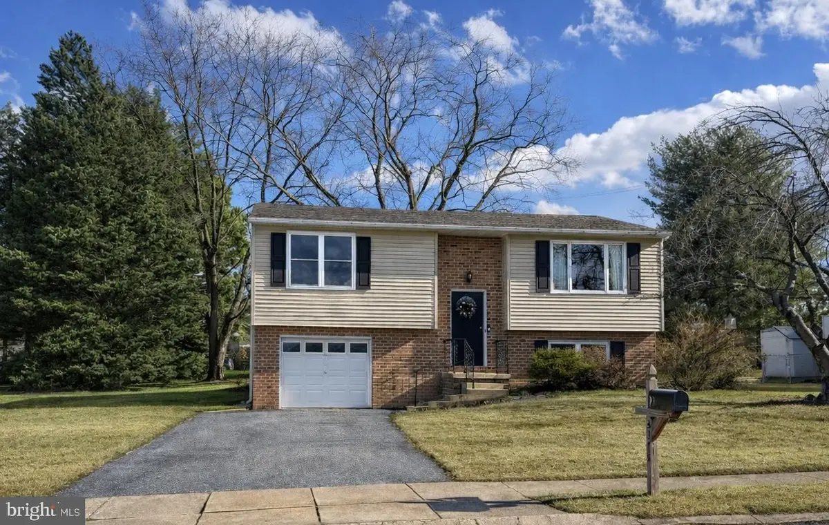 3375 Taunton Dr, York, PA 17402 - Image #1