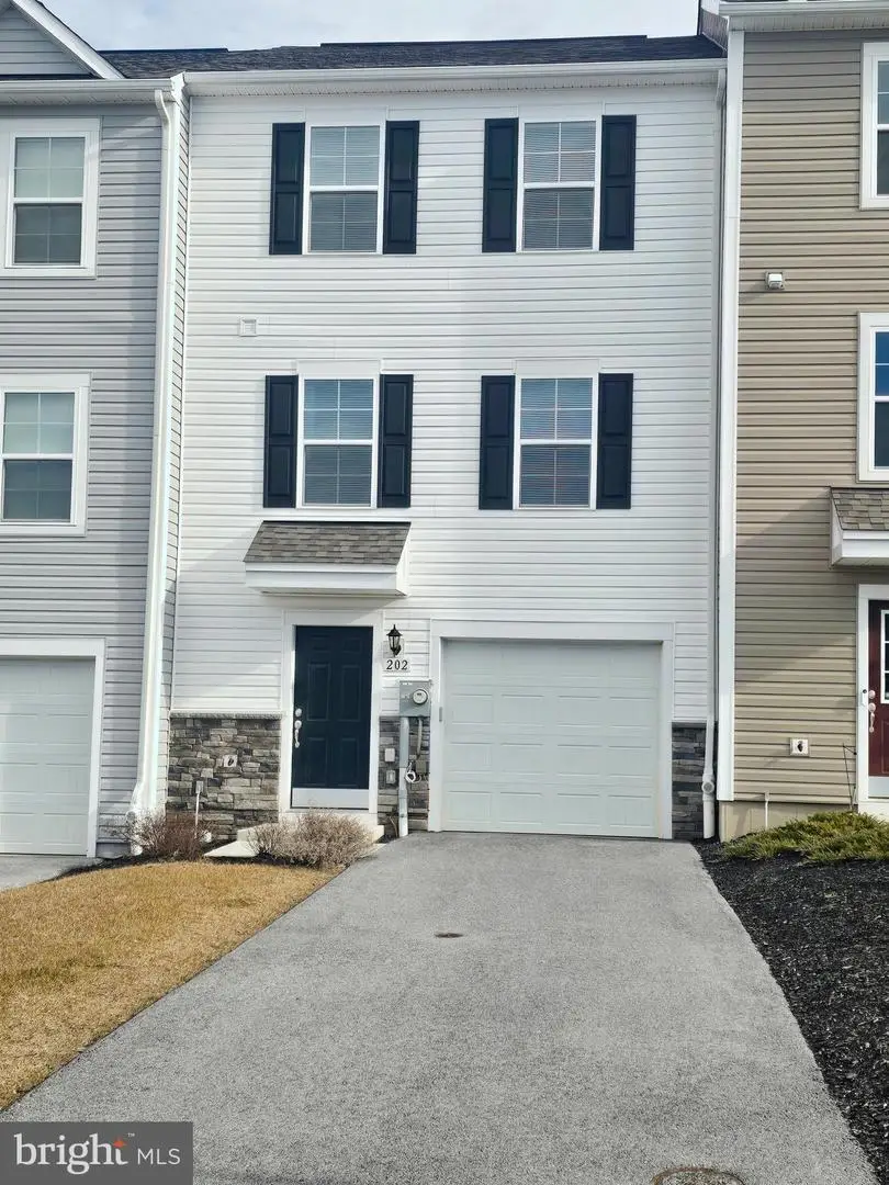 202 Homestead Dr, Hanover, PA 17331 - Image #1