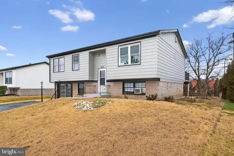 987 Marbrook Ln, York, PA 17404 - #2