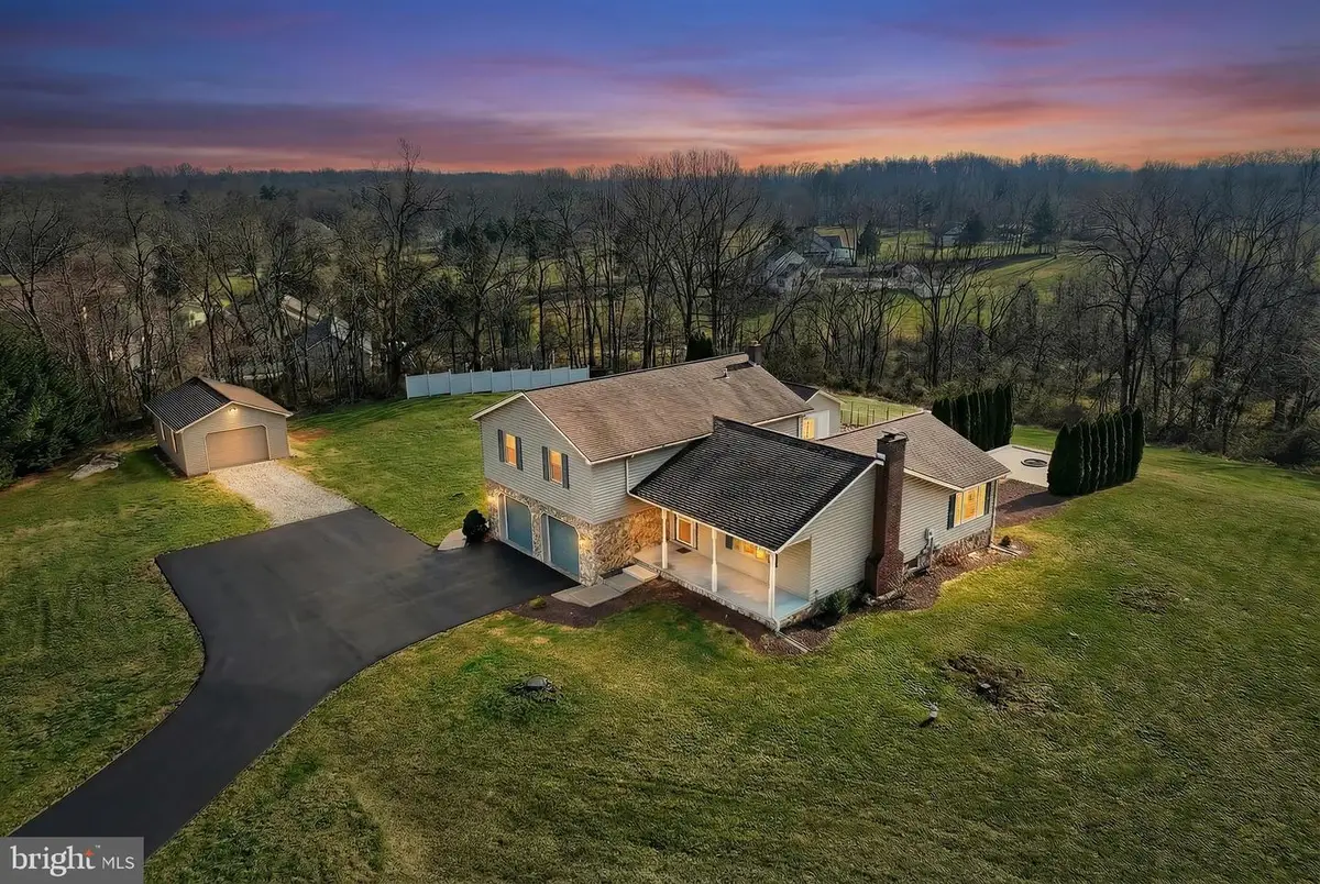 90 Vida Ln, Dover, PA 17315 - Image #1