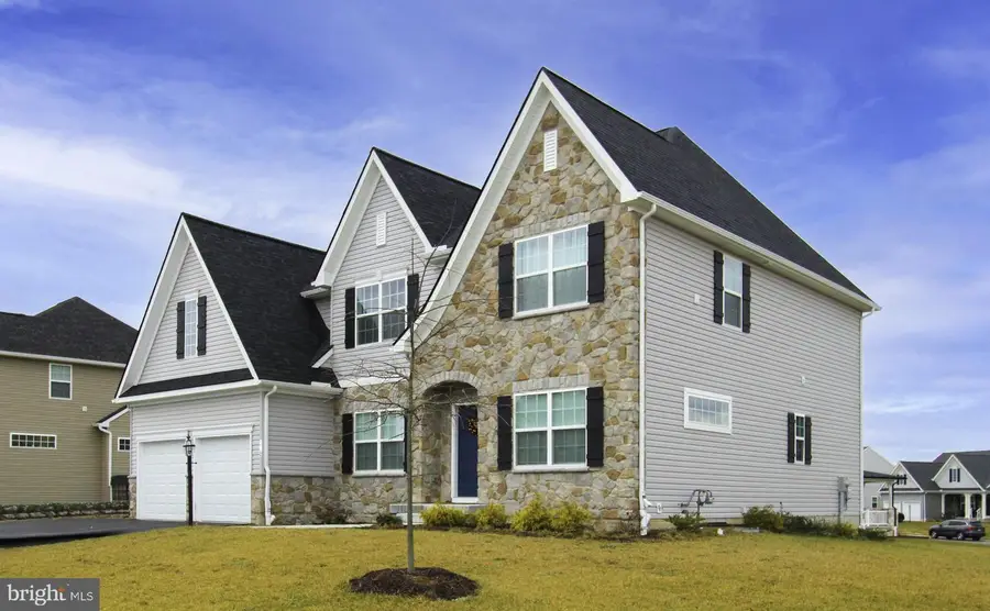 305 Hollyhock Dr, Manchester, PA 17345 - Image #2