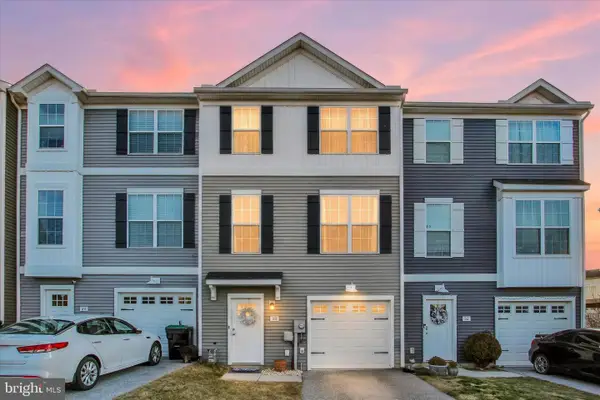 30 Brookside Ave, HANOVER, PA 17331