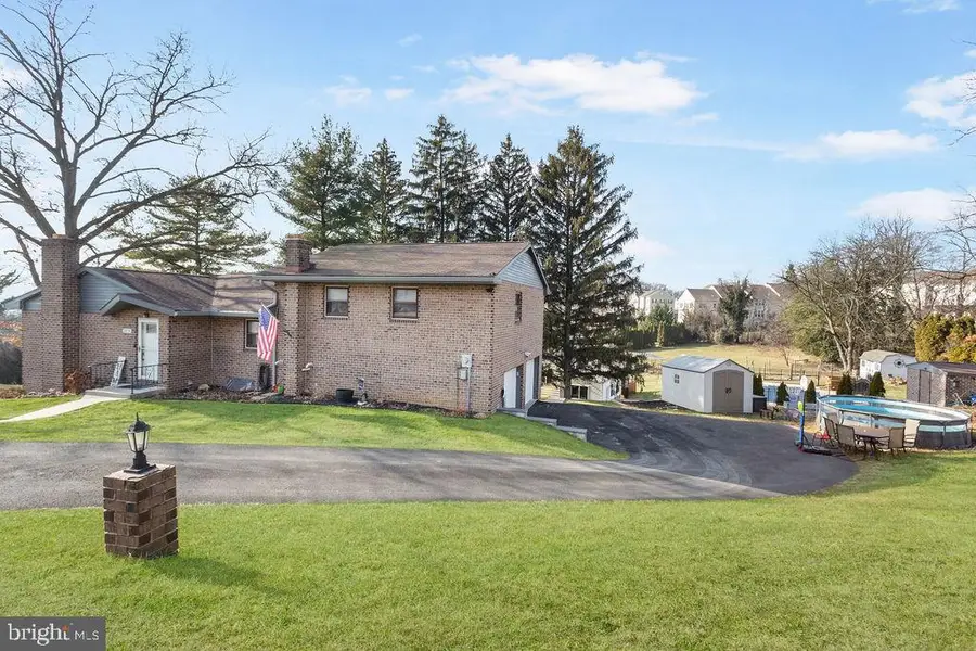 2276 Ridge Rd, York, PA 17406 - Image #2