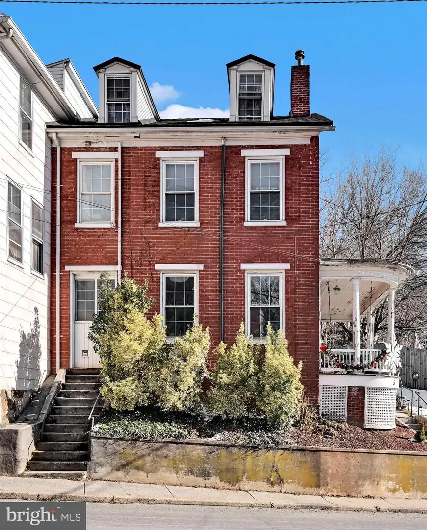 5 Church St, Glen Rock, PA 17327 - #1