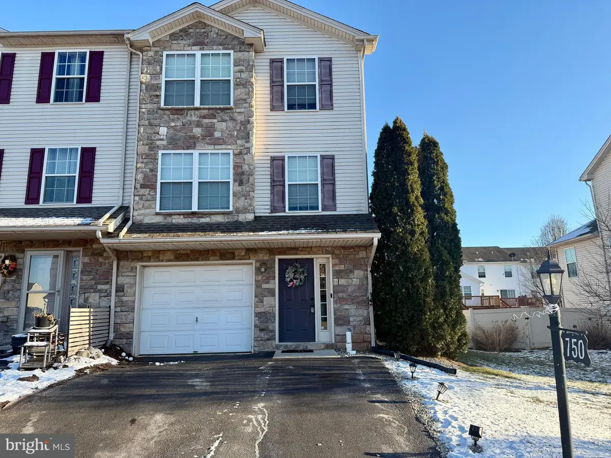 750 Rachel Dr, York, PA 17404 - Image #1