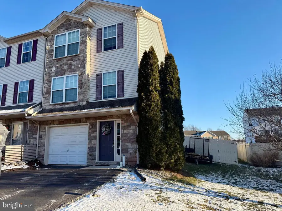 750 Rachel Dr, York, PA 17404 - Image #2
