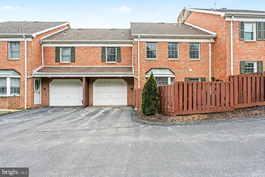 185 Wyntre Brooke Dr, York, PA 17403 - Image #3