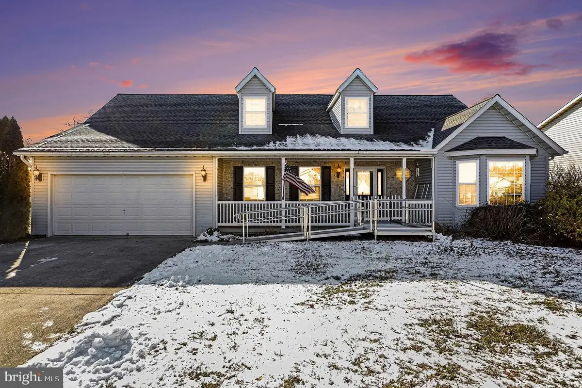 1686 Taylor Dr, Hanover, PA 17331 - Image #1