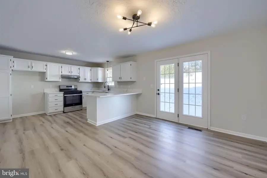 10 Steeple Ave, Red Lion, PA 17356 - Image #2