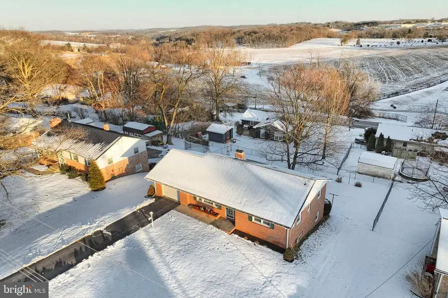 124 Ivy Dr, Red Lion, PA 17356 - Image #2