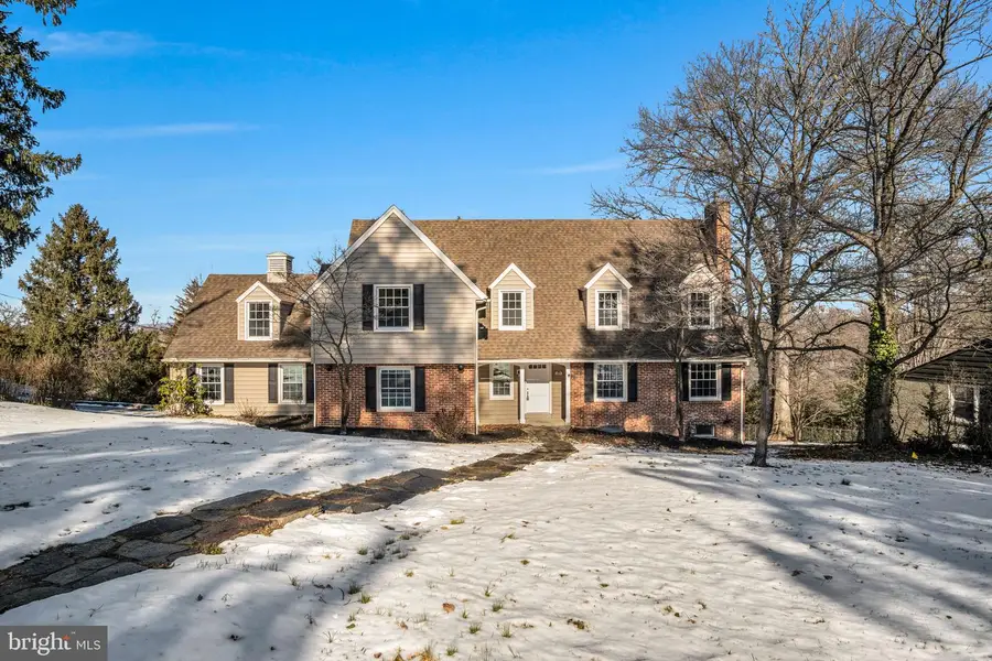 1059 Hillside Dr, York, PA 17403 - Image #2