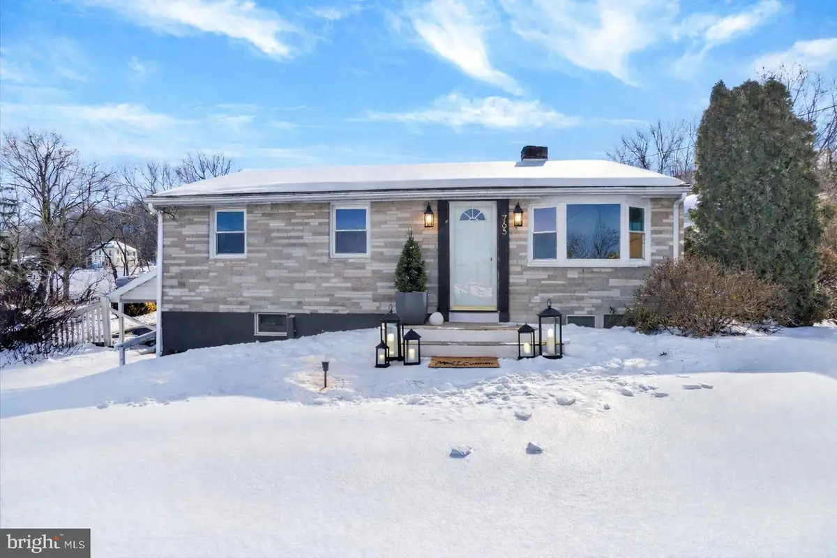 765 Market St, Mount Wolf, PA 17347 - #1