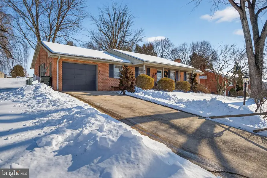 2139 Twin Brooks Dr, York, PA 17408 - Image #2