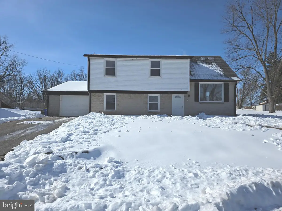 2850 Mayfield Dr, Dover, PA 17315 - Image #1