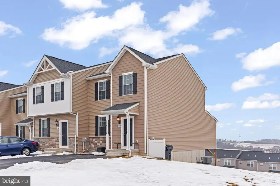 270 Holstein Dr, Hanover, PA 17331 - #2