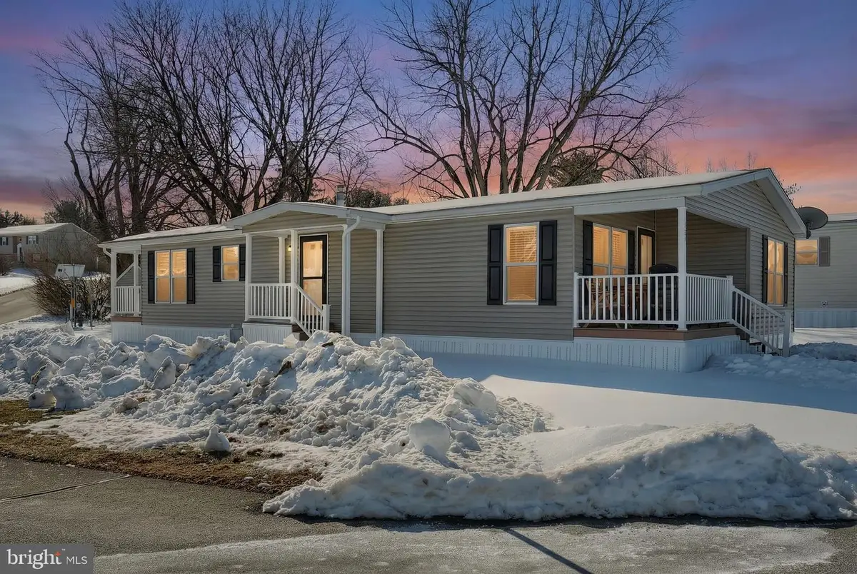 301 Blue Jay Dr, Red Lion, PA 17356 - #1