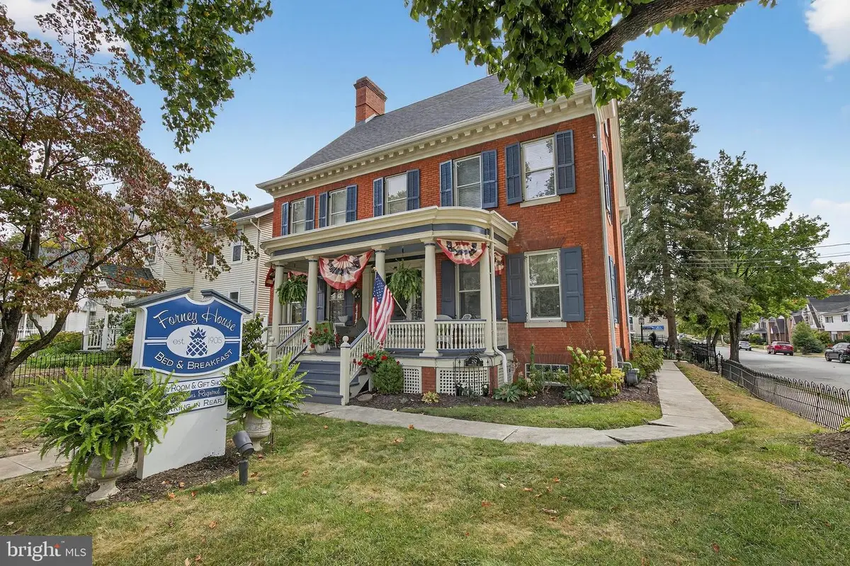 252 Frederick St, Hanover, PA 17331 - #1