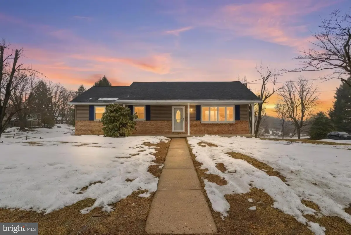 810 Jefferson Ln, Red Lion, PA 17356 - #1