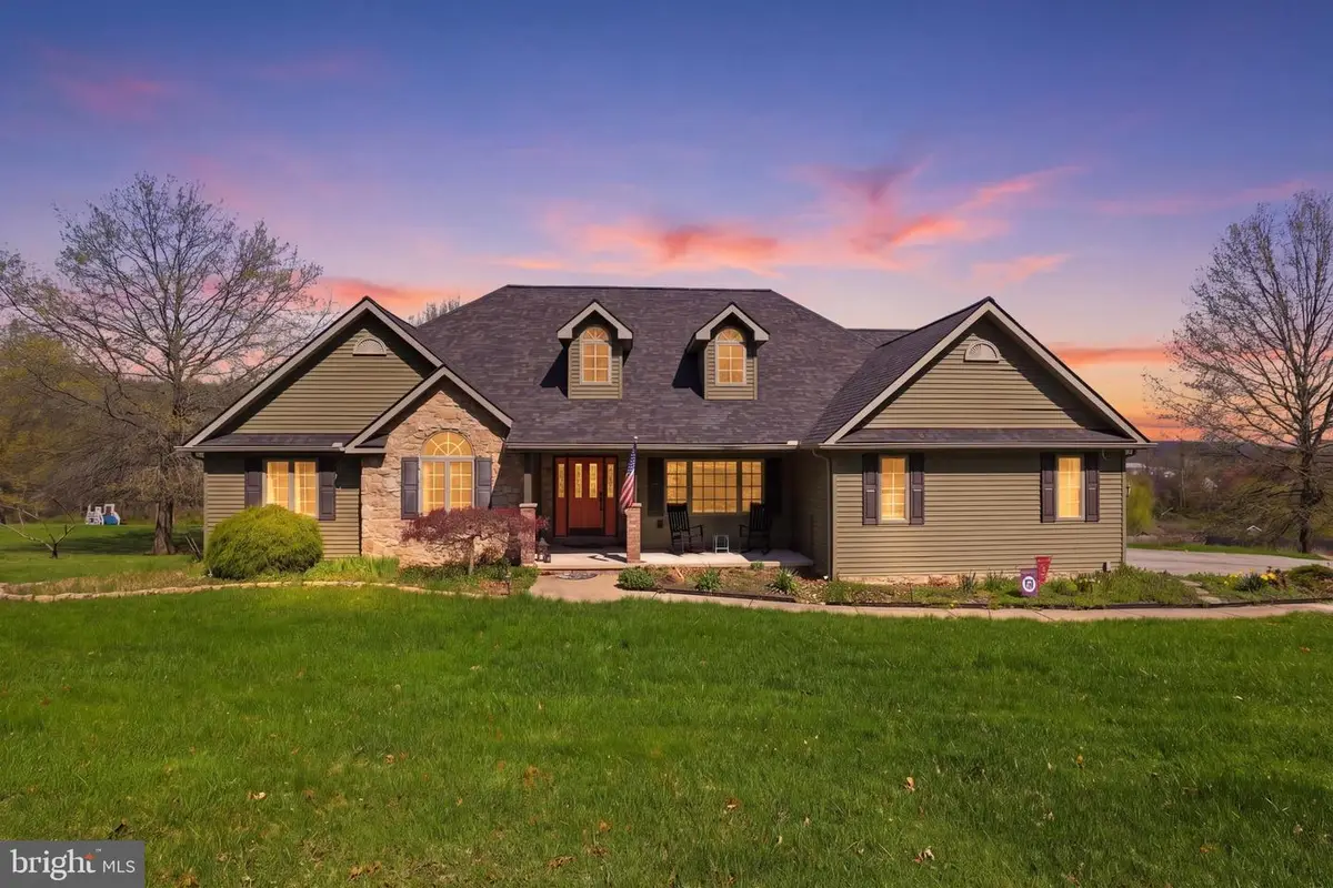 7340 Woodland Dr, Spring Grove, PA 17362 - #1